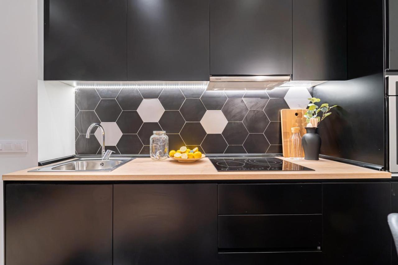 Edsam Madrid Apartments Black المظهر الخارجي الصورة