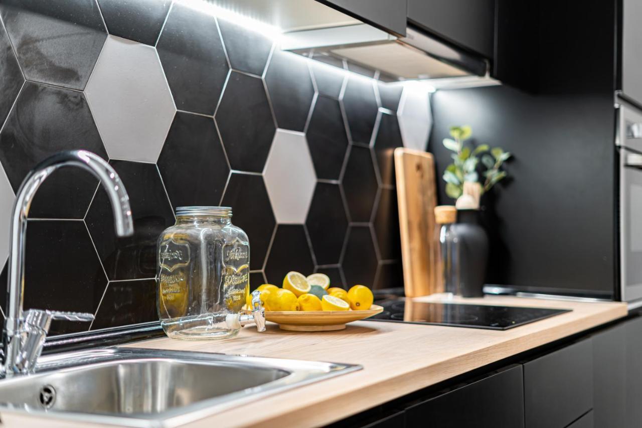 Edsam Madrid Apartments Black المظهر الخارجي الصورة
